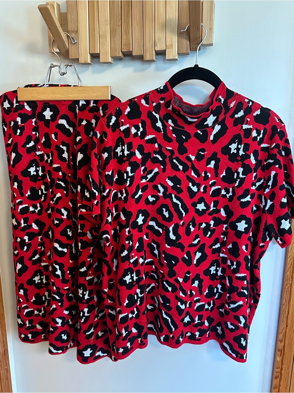 Eloquii red leopard print knit top & skirt set sizes 14/16 & 18/20